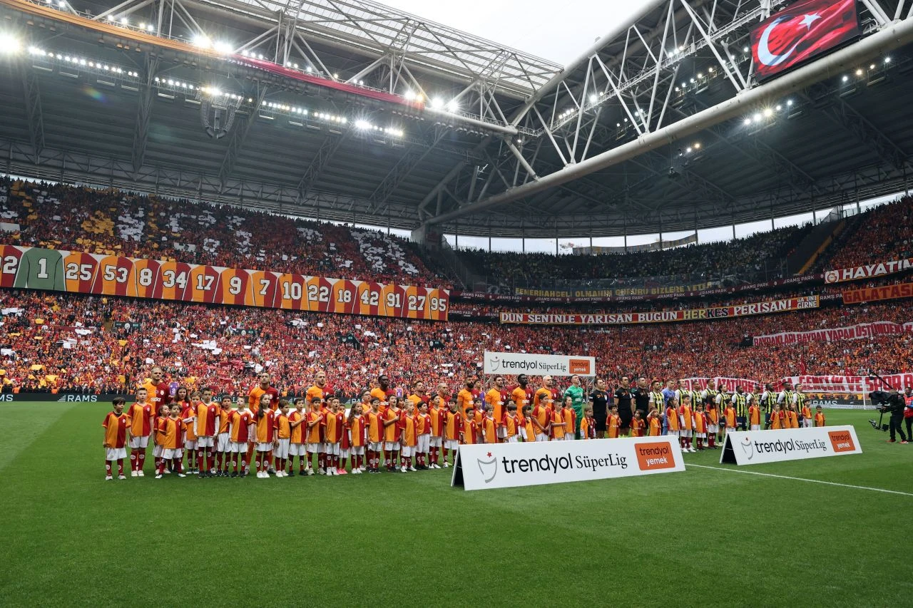 Galatasaray'da veda vakti! Takım arkadaşı duyurdu: 9 isimle yollar ayrılıyor