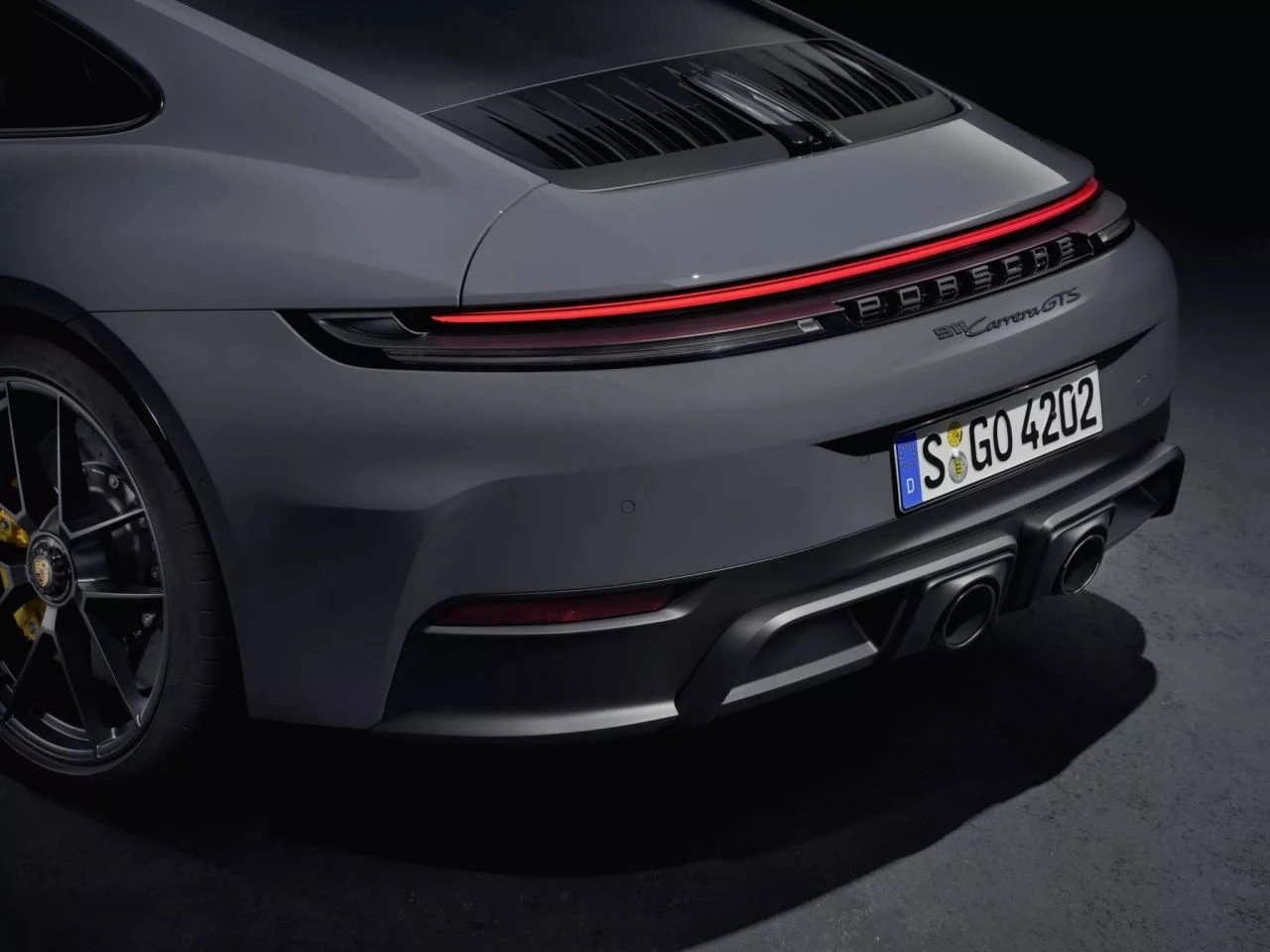 İlk 'hibrit Porsche 911' piyasaya çıktı: Merakla beklenen aracın özellikleri!