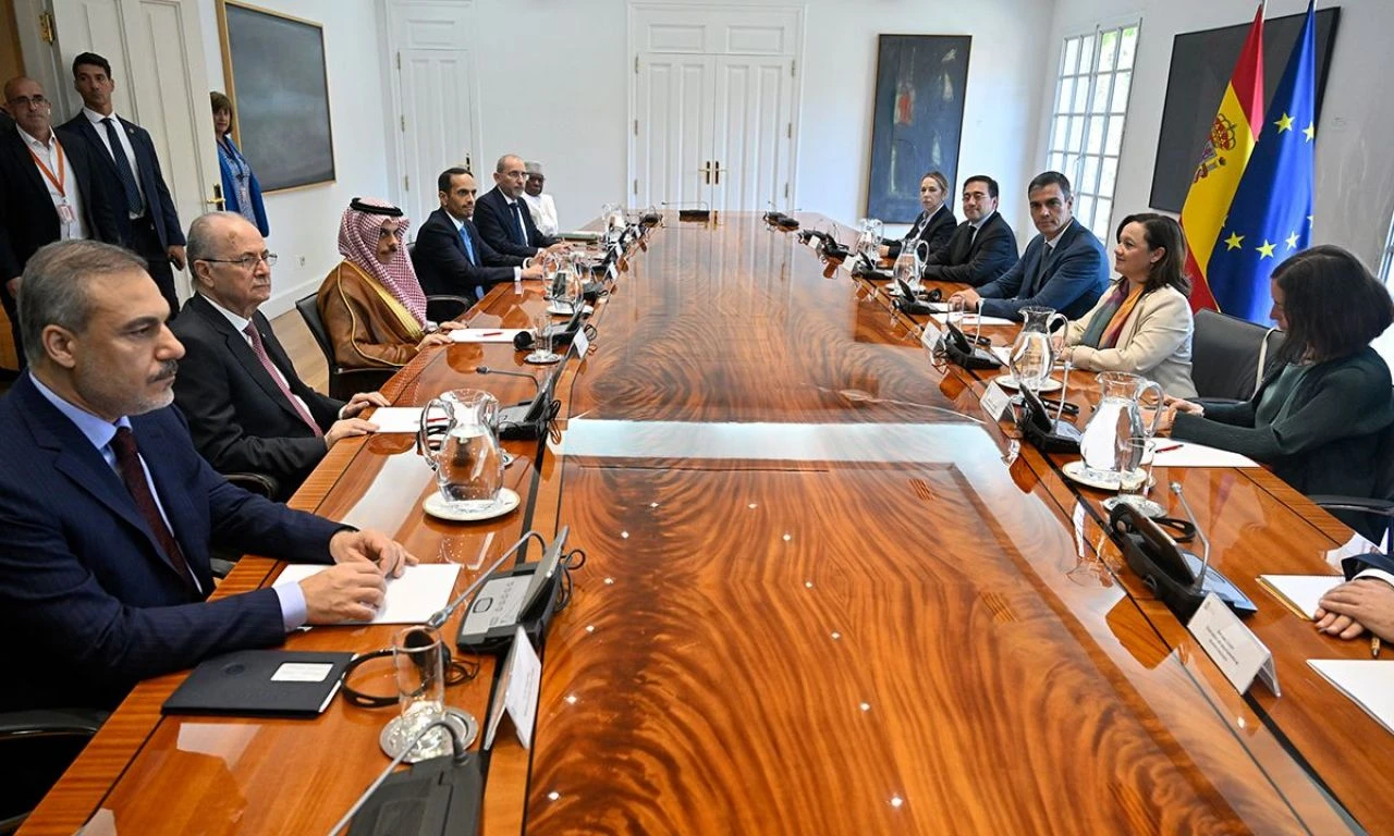 İspanya'da Filistin zirvesi! Bakan Fidan, Pedro Sanchez ile bir araya geldi