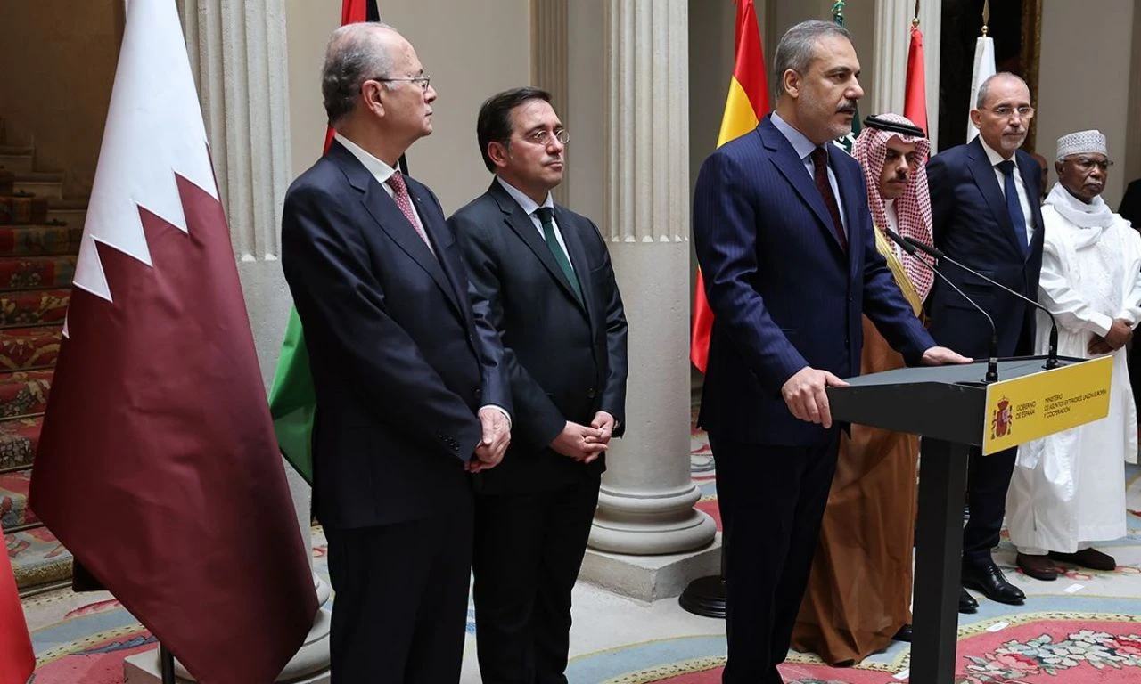 İspanya'da Filistin zirvesi! Bakan Fidan, Pedro Sanchez ile bir araya geldi