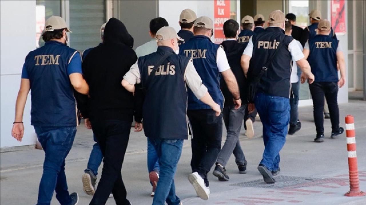 İzmir Emniyeti'nde FETÖ operasyonu: 6'sı polis 9 kişi gözaltına alındı - 1. Resim