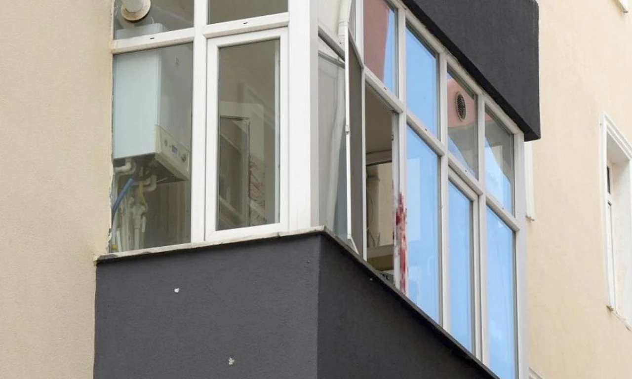 Samsun'da dehşete düşüren olay! Arkadaşını önce bıçakladı, sonra balkonda aşağıya attı