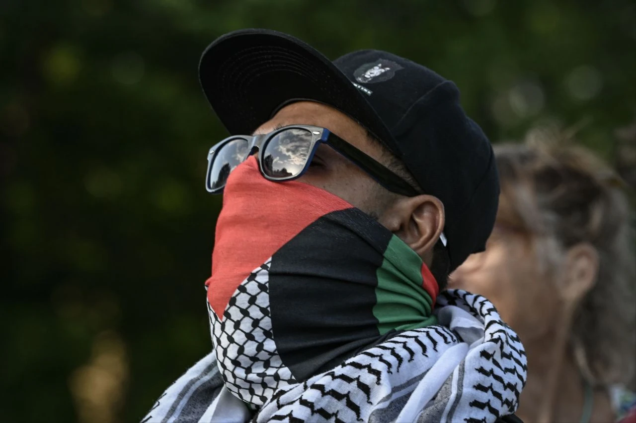 Tüm engellemelere rağmen 30 milyon kişi paylaştı! Yapay zeka tarafından üretilen "Filistin Refah" görseli rekor kırdı - 2. Resim