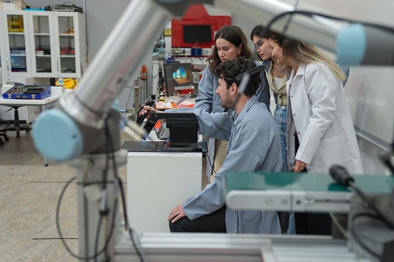 'Beyin sinyalleriyle' kontrol edilen el ve bilek cihazı geliştirildi: Felçi hastalara yardımcı olacak - 2. Resim