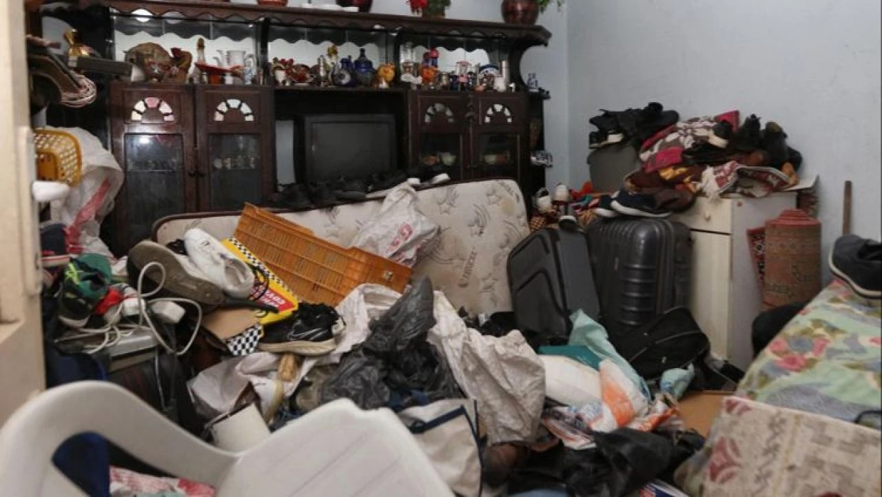 Ekipler neye uğradığını şaşırdı! Kötü koku nedeniyle gidilen evden çıkanlar şoke etti... - 1. Resim