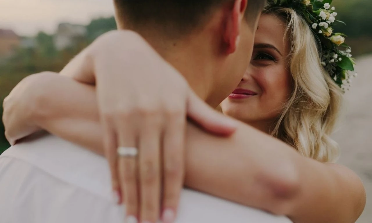 Evlenecek çiftlere faizsiz kredi desteğinde başvuran sayısı uçtu! Bakan Göktaş’tan müjde geldi