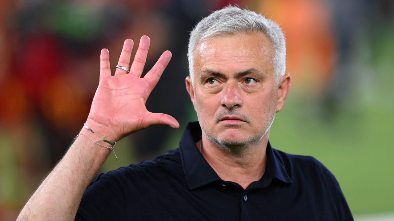 Jose Mourinho&#039;dan Fenerbahçe taraftarını heyecanlandıran paylaşım!