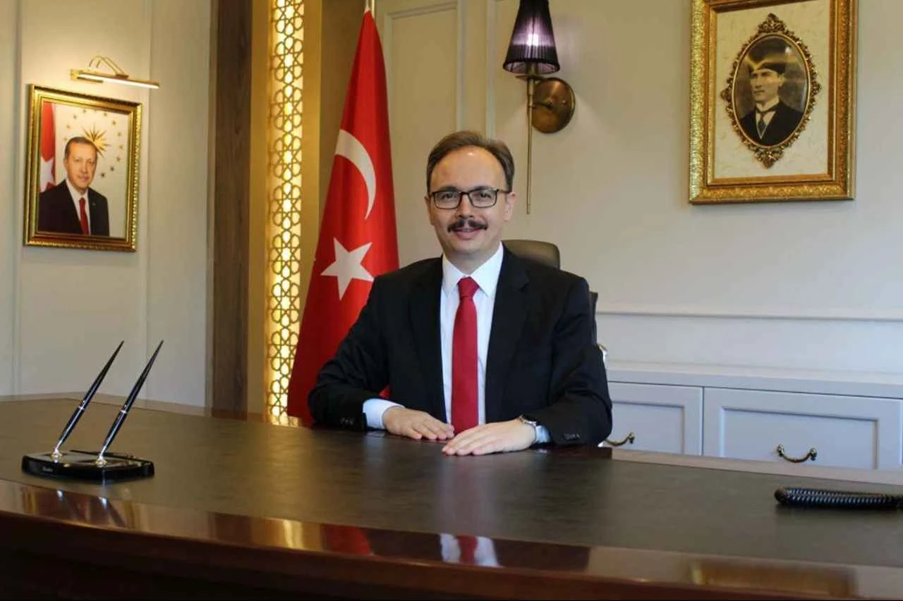 Siirt'te iki grup arasında çatışma çıktı! Vali ateşin arasında kaldı, bir sanatçı vuruldu