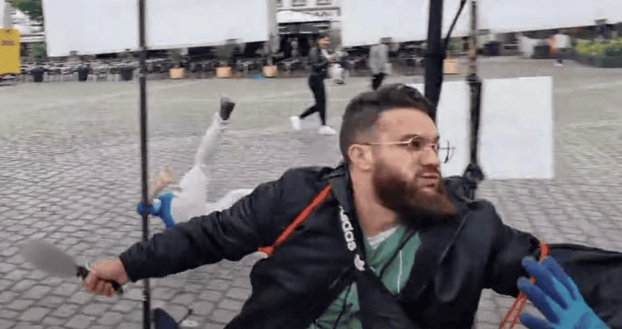 Almanya'da bıçaklı saldırı: Çok sayıda kişi yaralandı - 1. Resim