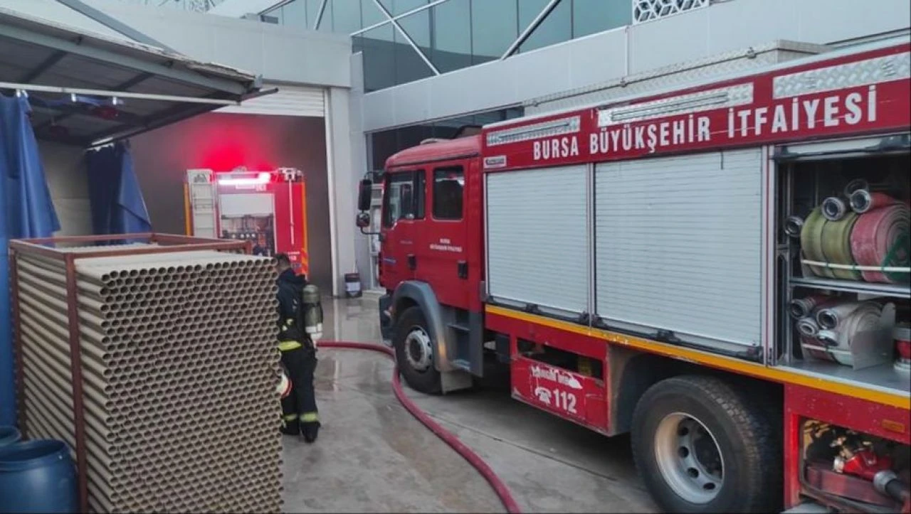 Bursa'da tekstil fabrikasında korkutan yangın  - 1. Resim