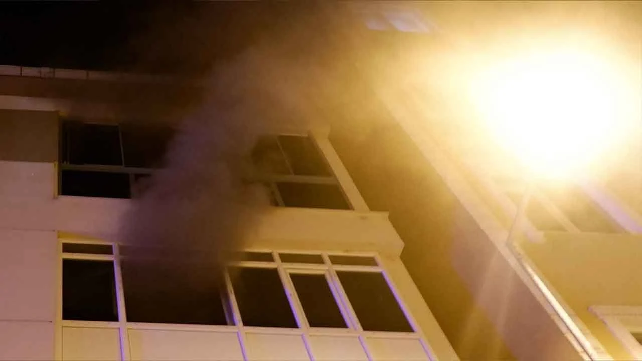 Edirne'de olaylı gece! Evini ateşe verdi, mahalleli sokağa döküldü