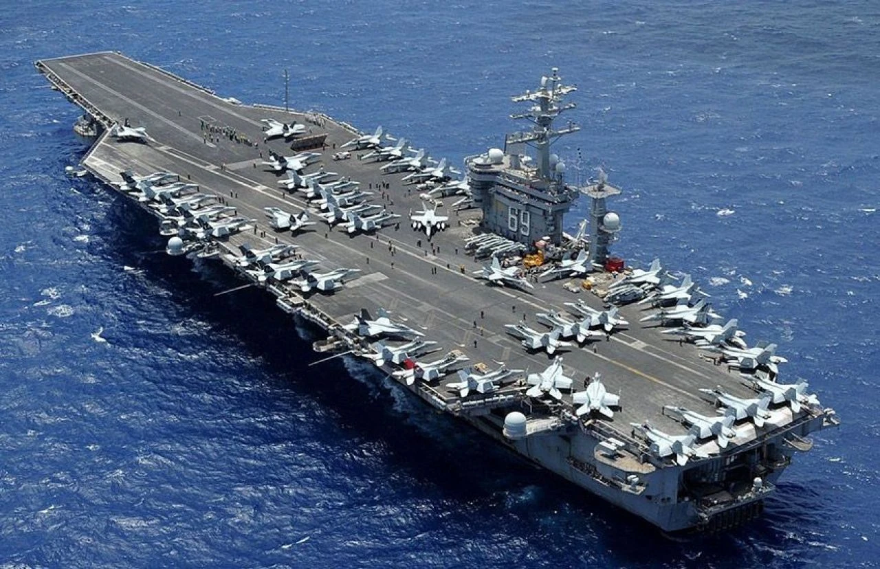 Kızıldeniz’de gerilim tırmandı: ABD uçak gemisini hedef aldılar - 1. Resim