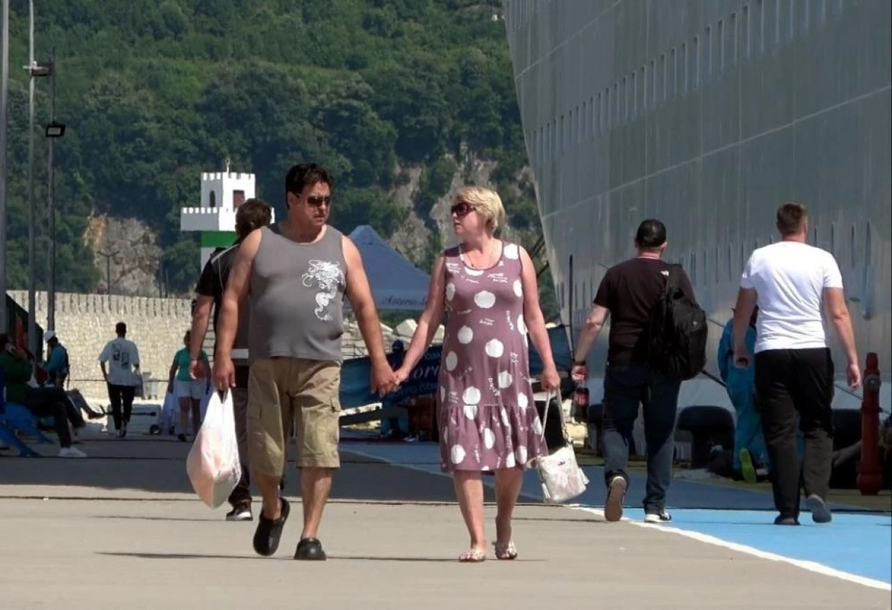 Ruslar Türkiye'deki rotalarını değiştirdi! 49 bin 483 kişiyle Amasra rekor kırdı