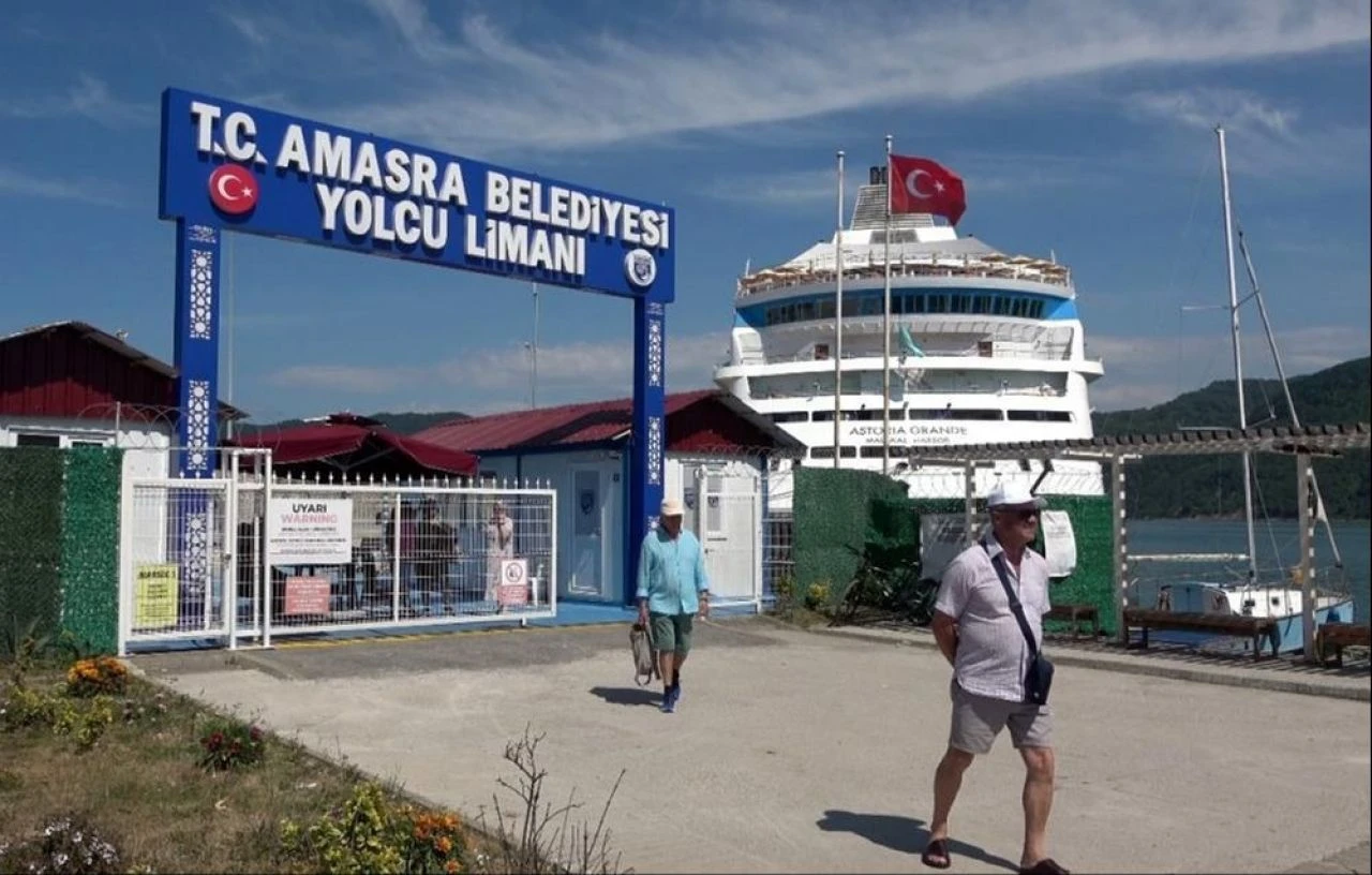 Ruslar Türkiye'deki rotalarını değiştirdi! 49 bin 483 kişiyle Amasra rekor kırdı