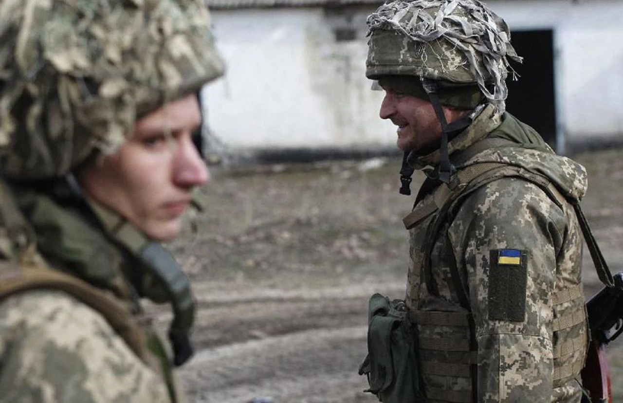 'Savaşa gidiyoruz' deyip orduya başvuru yaptılar: Ukrayna’da yeni yöntem - 1. Resim