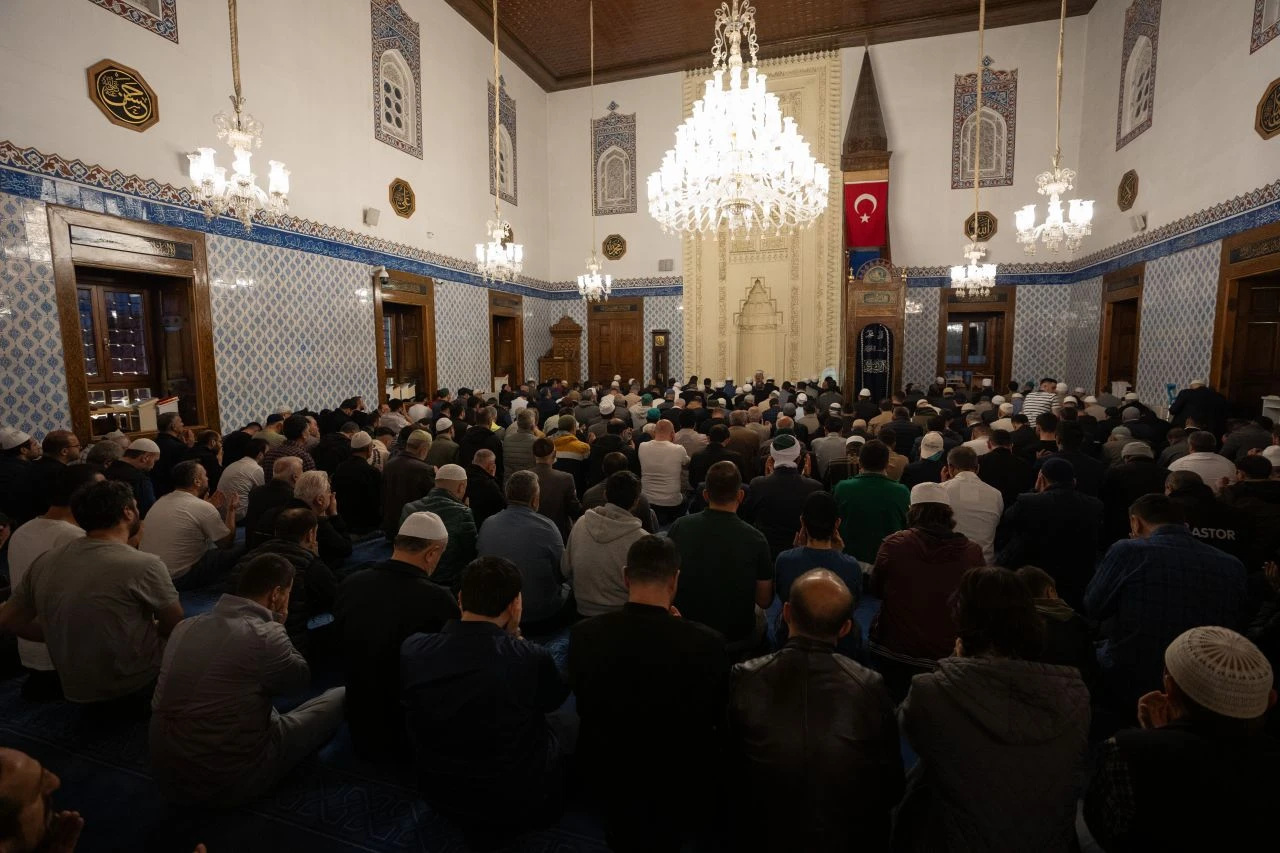 Şehitler ve Filistinliler için eller semaya açıldı - 1. Resim