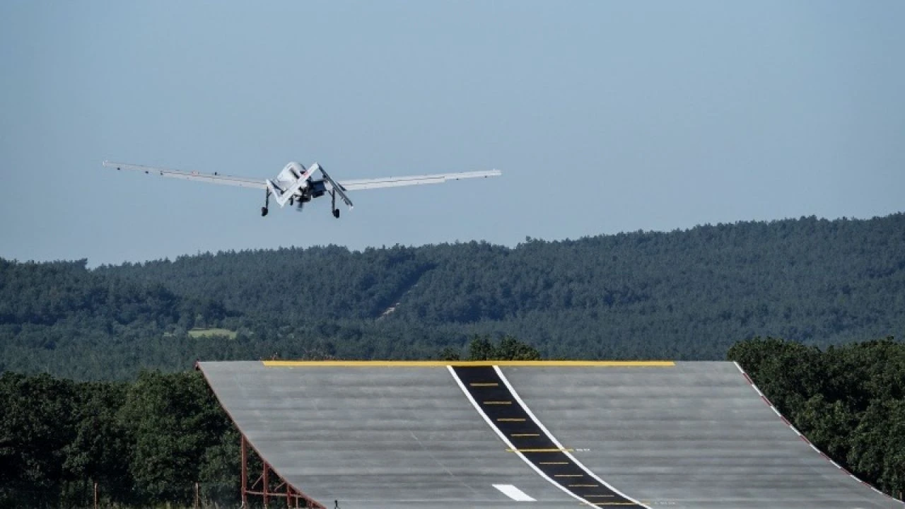 Bayraktar TB3 ilk rampa kalkış testini başarıyla tamamladı: Adım adım TCG Anadolu'ya!