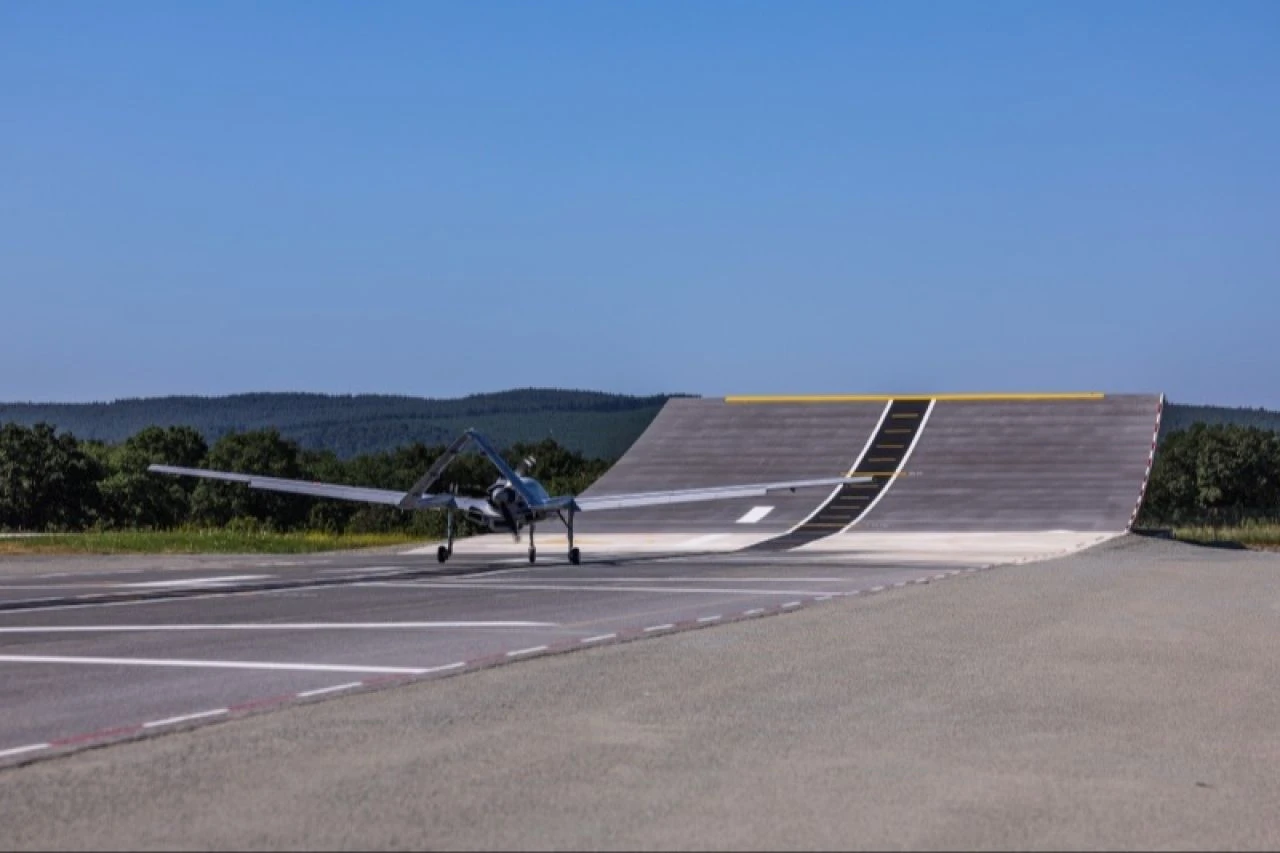 Bayraktar TB3 ilk rampa kalkış testini başarıyla tamamladı: Adım adım TCG Anadolu'ya!