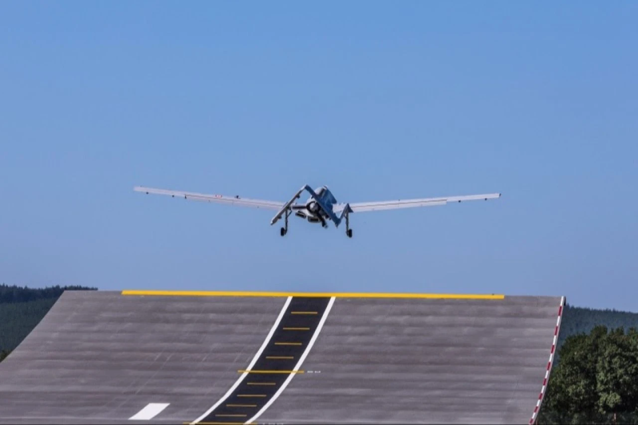 Bayraktar TB3 ilk rampa kalkış testini başarıyla tamamladı: Adım adım TCG Anadolu'ya!