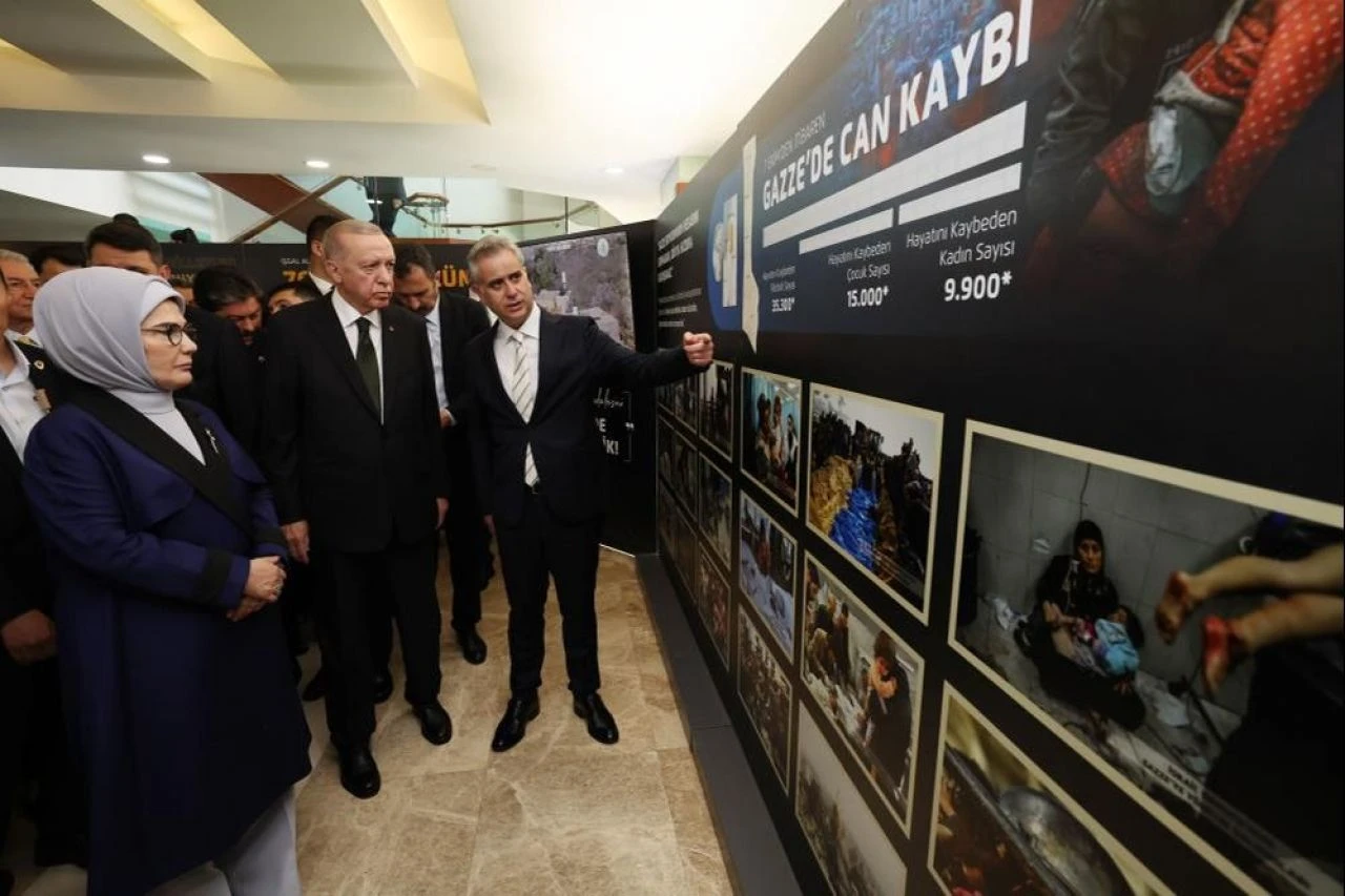 Cumhurbaşkanı Erdoğan, İsrail'in Filistin'deki katliamını anlatan sergiyi gezdi - 3. Resim