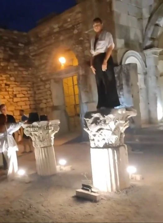 Esef Antik kentinde skandal! Sosyal medyayı ayağa kaldıran görüntüler - 1. Resim