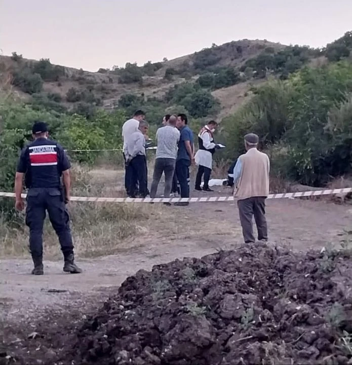 Eşini katledip yol kenarına attı! Polis memuruna ibretlik ceza beklerken indirim yaptılar