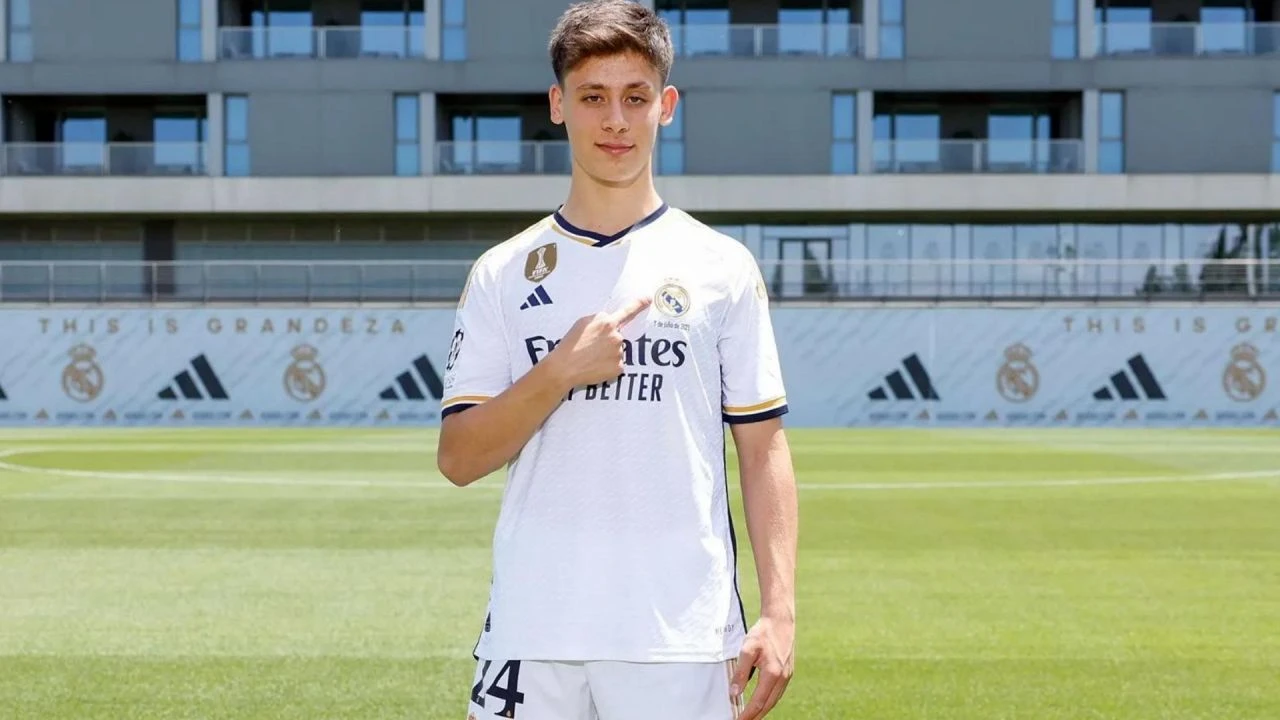 Fenerbahçe'den Arda Güler'e destek! UEFA Şampiyonlar Ligi finalinde Türk çalımı - 1. Resim