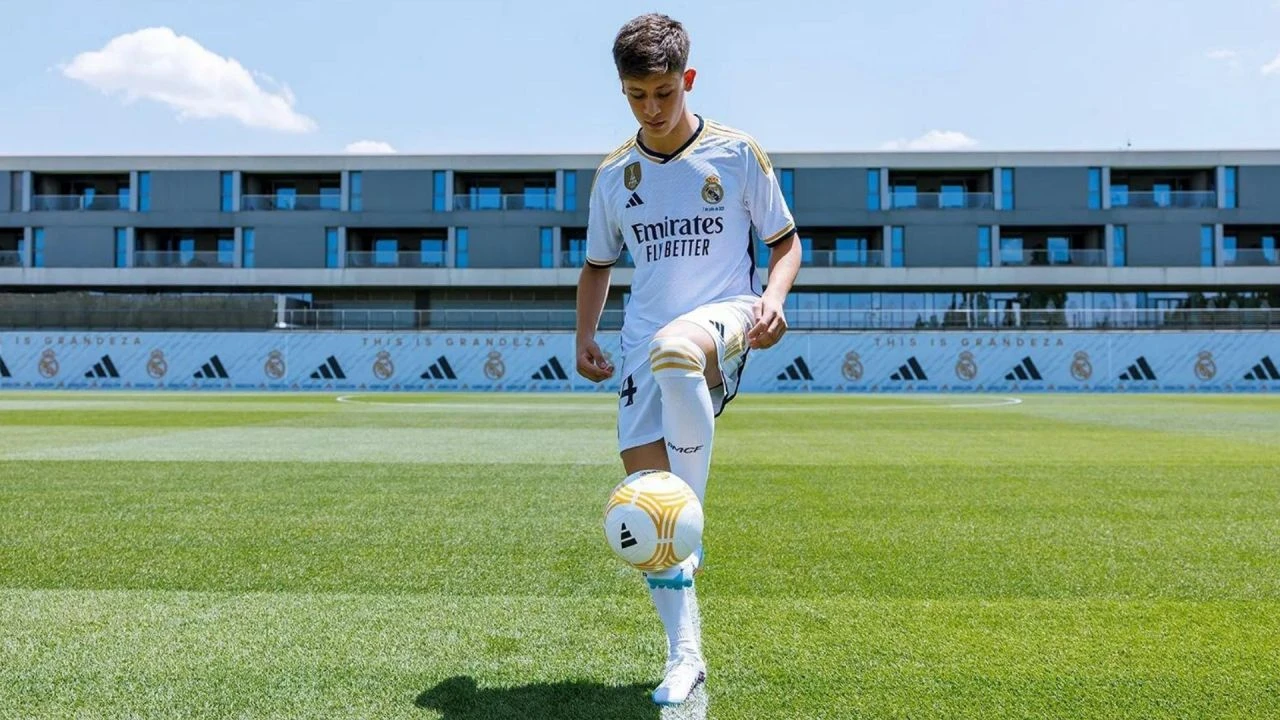 Fenerbahçe'den Arda Güler'e destek! UEFA Şampiyonlar Ligi finalinde Türk çalımı - 2. Resim