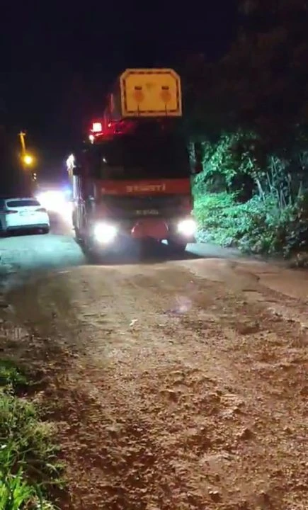 Mahallel maske takıp sokağa döküldü, AFAD ölçüm yaptı - 1. Resim