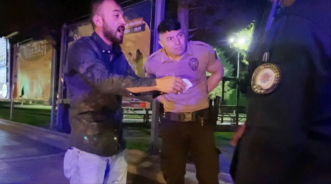 Midyeci ve pilavcı kavga etti, gelen polise "Kaybol ya" diye bağırdı