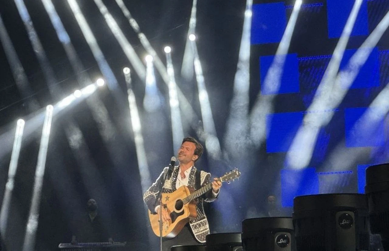 Yalın'dan yıllar sonra gelen duygusal itiraf! 42 bin kişilik stadyumu doldurdu - 4. Resim