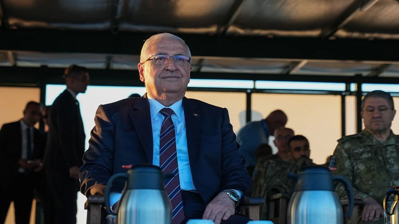 Zorunlu askerlik kalkacak mı? Bakan Güler noktayı koydu