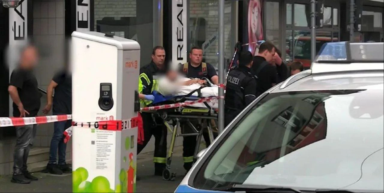 Almanya'da dehşet saçan Türk! Eşini vurdu komşusuna gitti oradan da berbere geçti