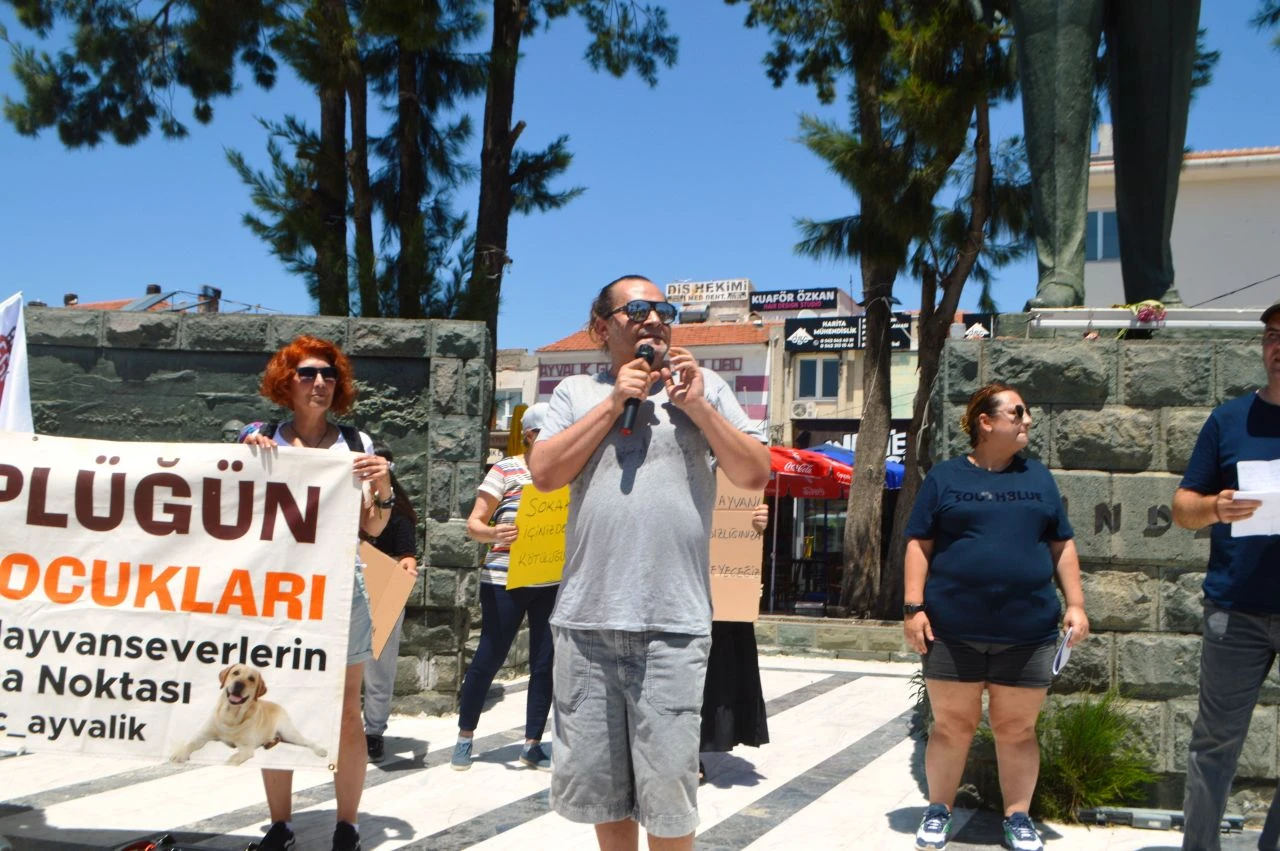 Armağan Çağlayan köpekler için eyleme katıldı: AK Parti'ye rapor gönderdiğini açıkladı