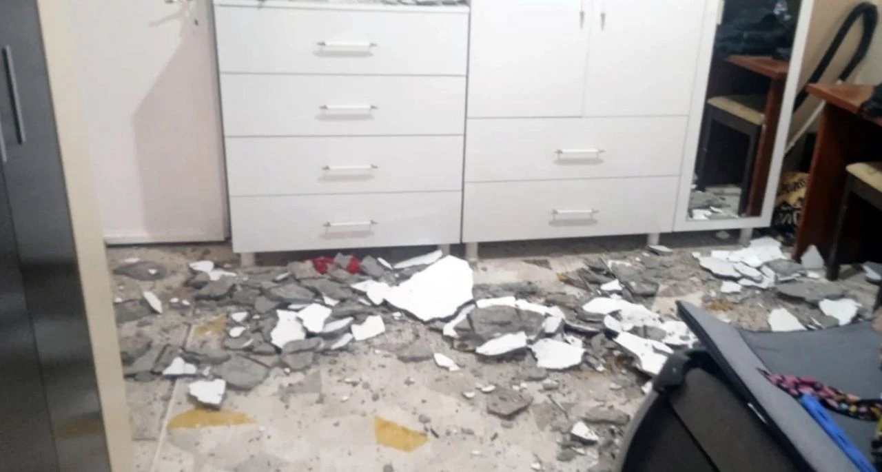 Çürük binada bir çökme haberi daha! Tavan çöktü anne ve oğlu yaralandı - 1. Resim