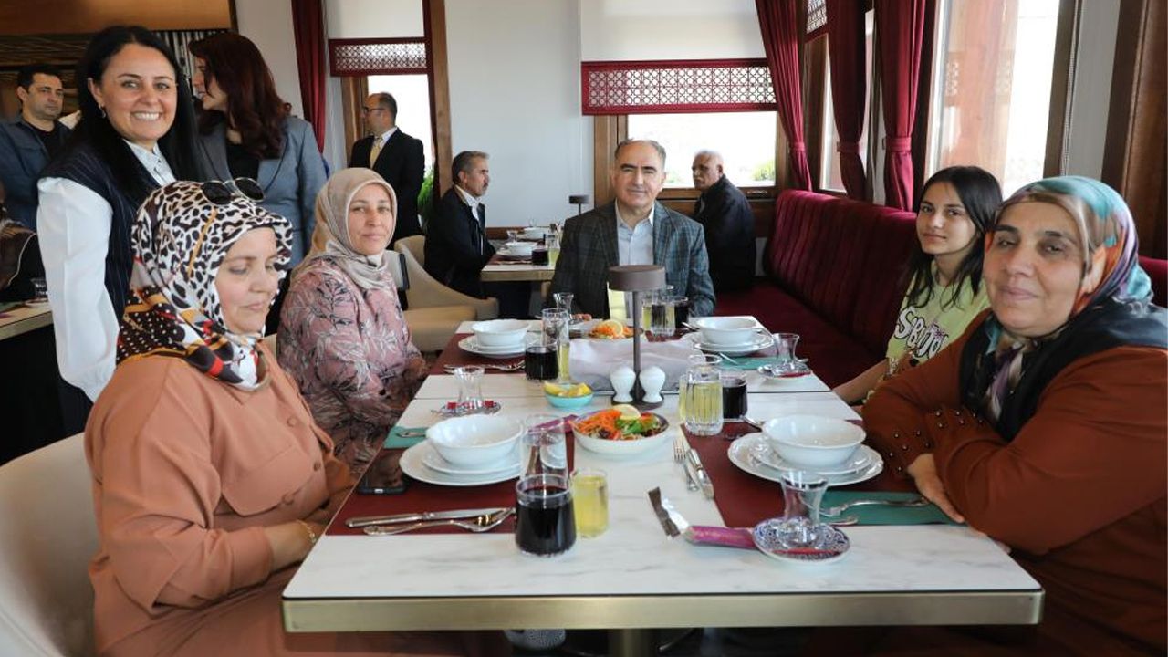 İçişleri Bakanı Ali Yerlikaya memleketi Konya’da şehit yakınlarını ağırladı - Gündem
