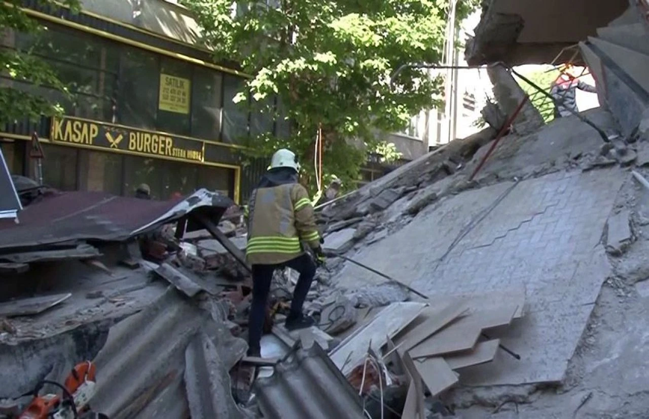 İYİ Parti’den Küçükçekmece’de çöken binaya ilişkin açıklama