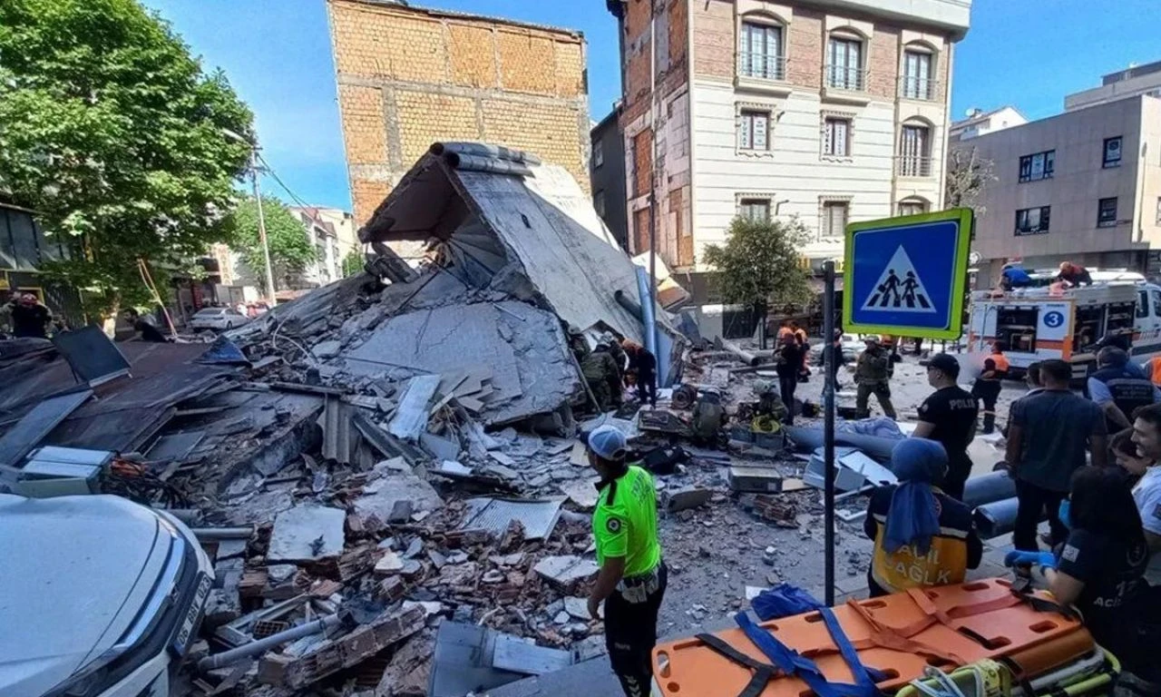 Küçükçekmece'de yerle bir olan binayla ilgili şok detay: Kentsel dönüşüme karşı çıkmış... - 2. Resim