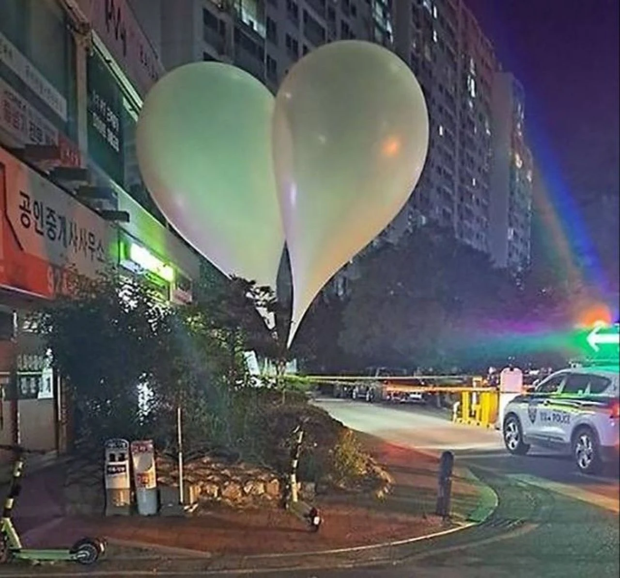 Kuzey Kore, Güney Kore'yi çöplüğe çevirmeye niyetli: 600 balonla kilolarca çöp gönderdi - 2. Resim