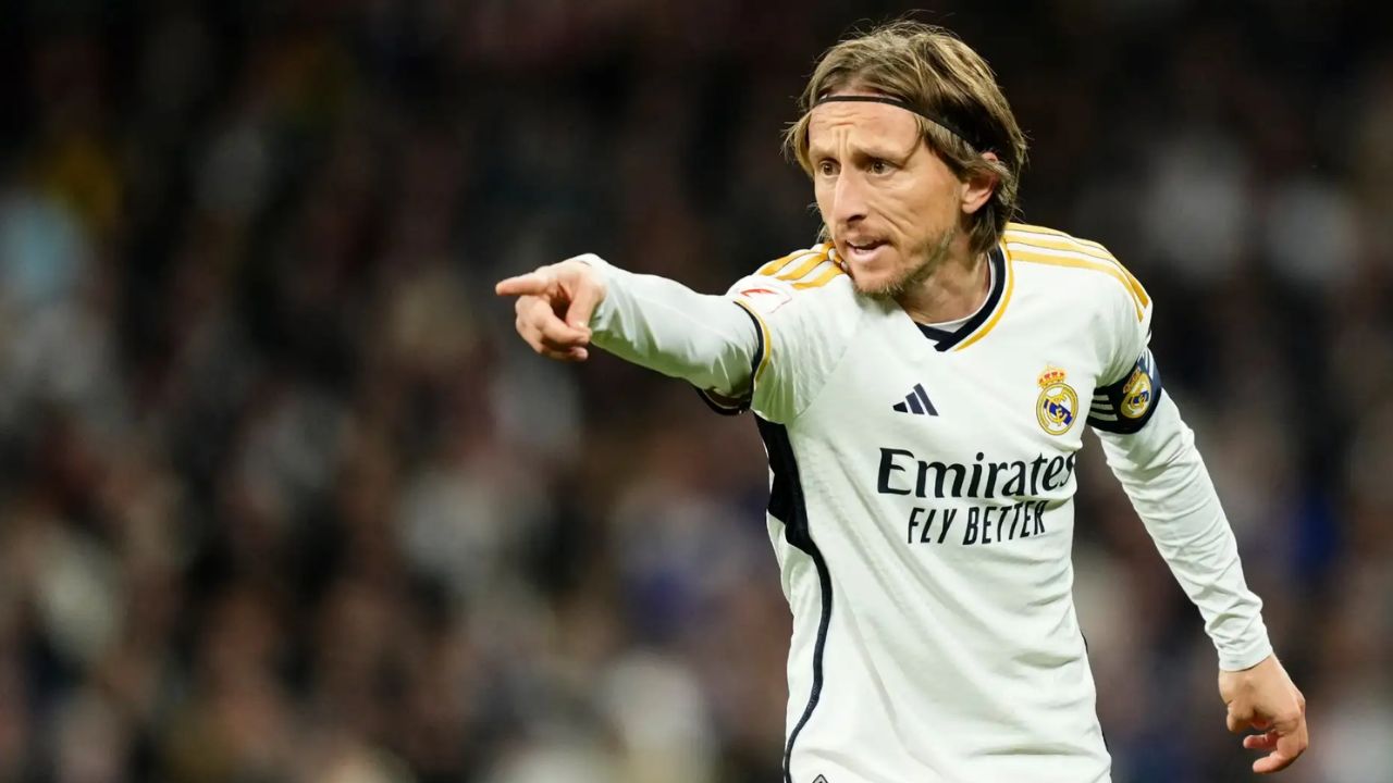 Modric 1 yıl daha Real Madrid forması giyecek!