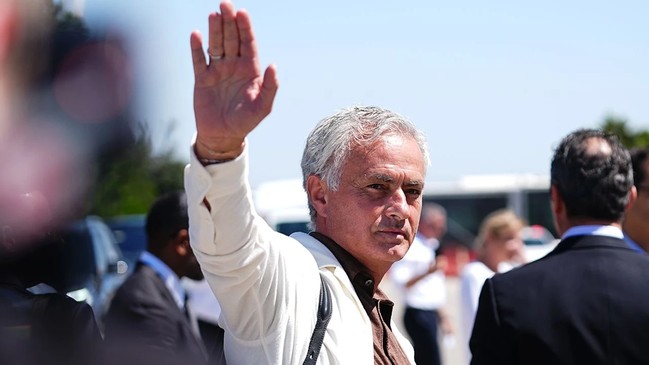 Mourinho'nun yüz ifadesi sosyal medyada gündem oldu: Zorla getirmişler gibi...