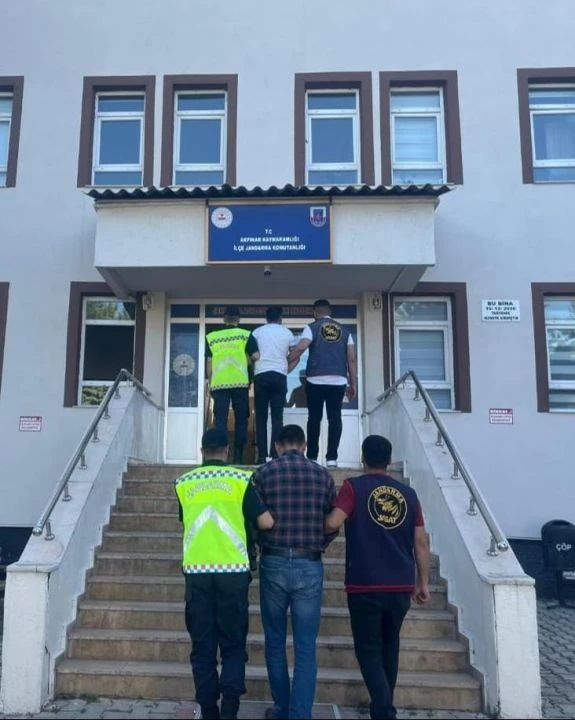 Muhtar adaylığıyla fenomen olan Aydın Battal'ı dolandıranlar yakalandı