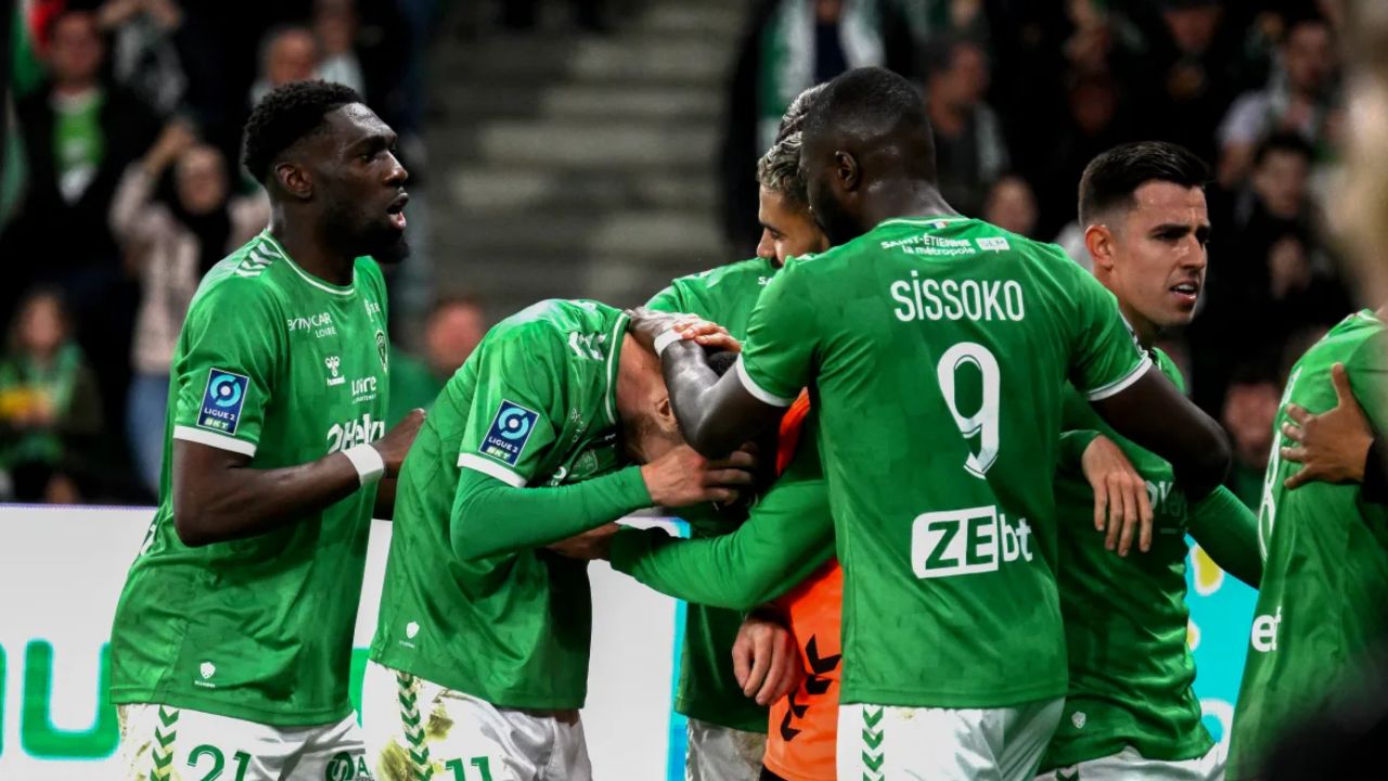 Saint Etienne 2 yıl aradan sonra tekrar Ligue 1&#039;e yükseldi