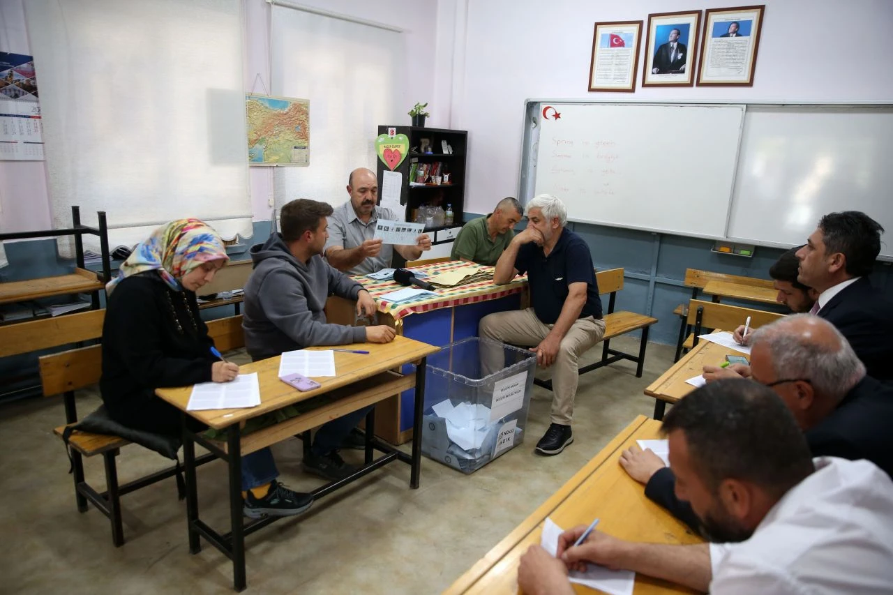 Sandıklar açıldı oy sayımı işlemleri başladı! 3 ilçe ve 4 beldede yeniden seçim heyecanı - 2. Resim