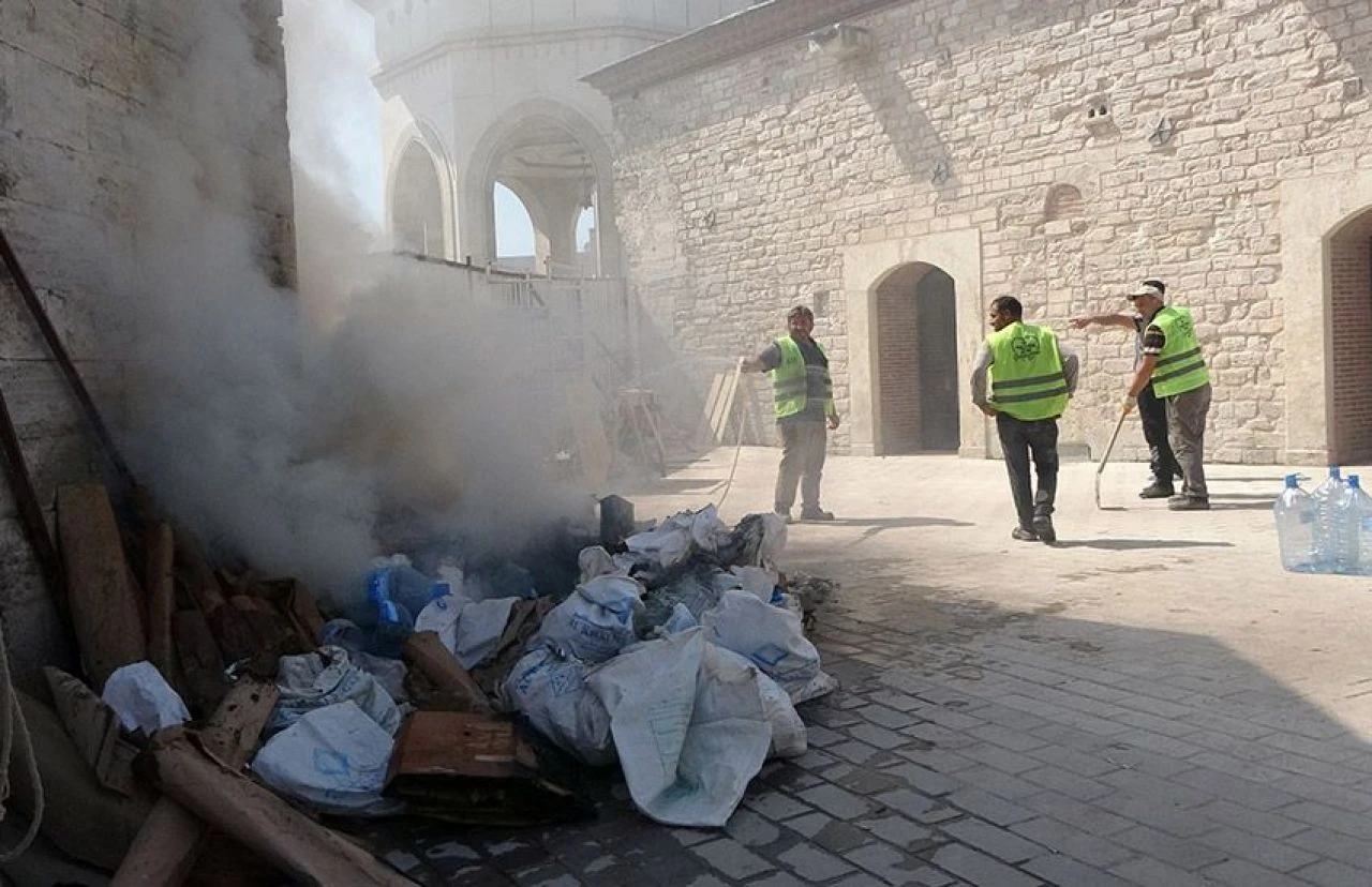 Taksim Meydanı'nda yangın paniği: Boyalar patladı