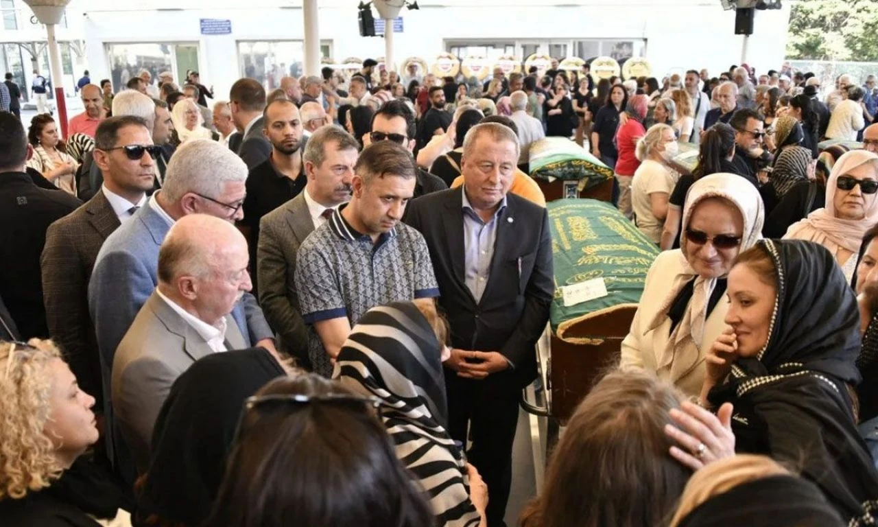 Bir süredir ortada yoktu... Akşener ile Dervişoğlu cenazede görüntülendi