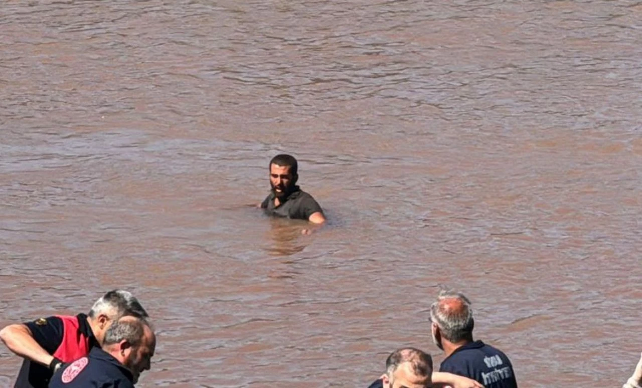 Film sahnelerini aratmayan olay! Bindiği at kaçırdı, ölümden son anda kurtarıldı - 2. Resim