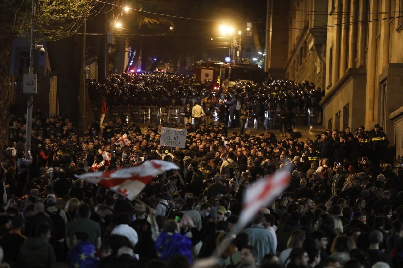 Gürcistan'ın tartışmalı tasarısı 'yabancı etki ajanı' yasalaştı!