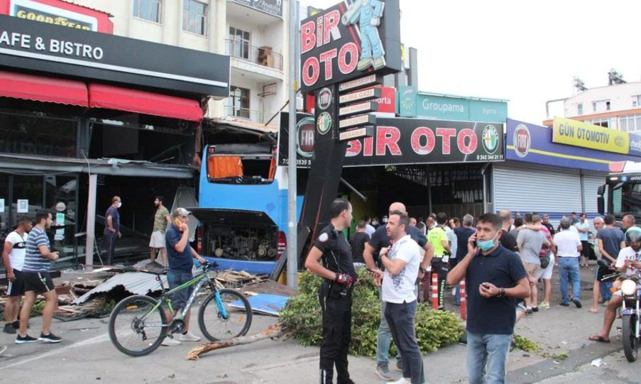 İlk kazadan yaralı kurtulmuştu... İkinci kazada canından oldu - 2. Resim