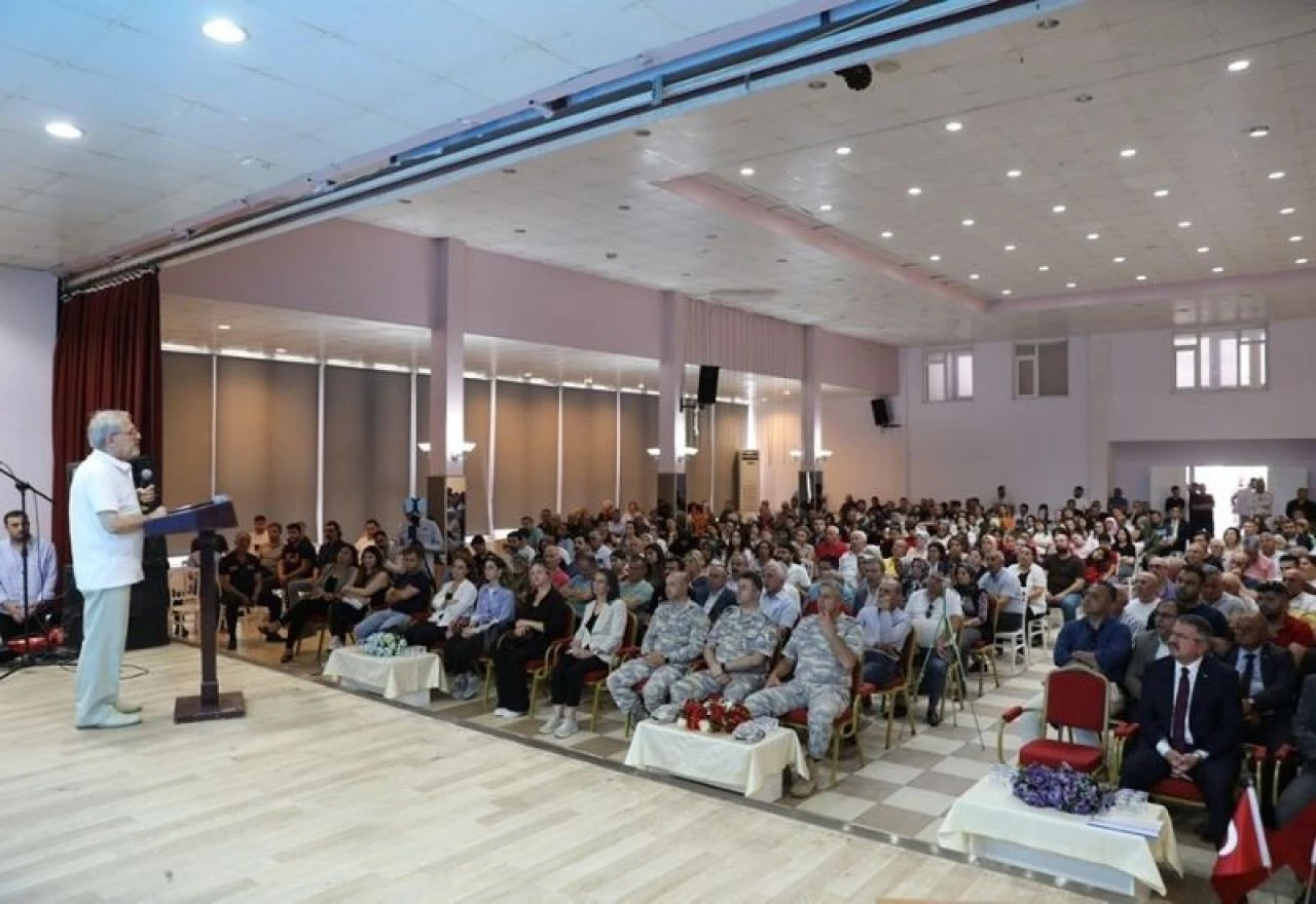 Naci Görür’den moloz uyarısı: Deprem olduğu zaman çok geç!